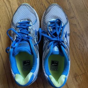 Brooks Adrenalin GTS 15 Running or walking shoes